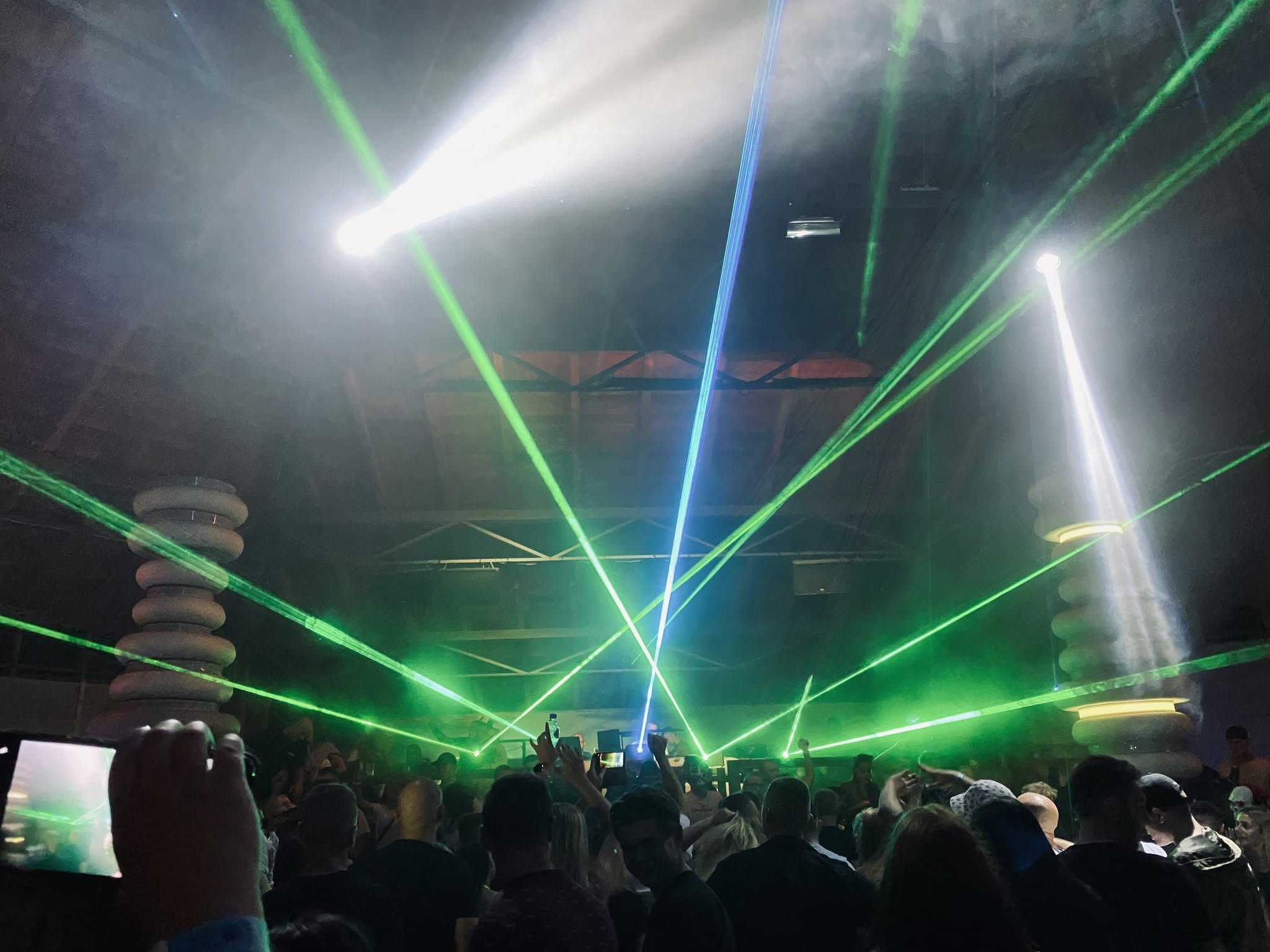 Pokaz laserowy na hali lub evencie lokalnym